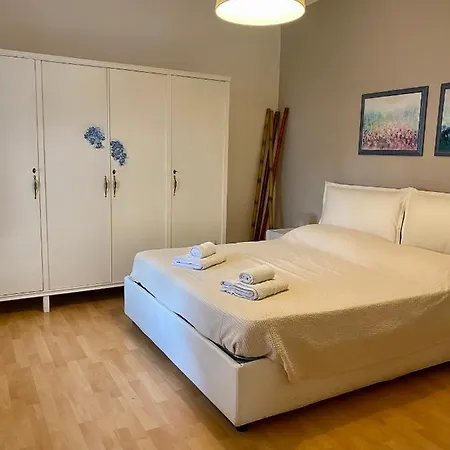 Alexa House Front Apartment *